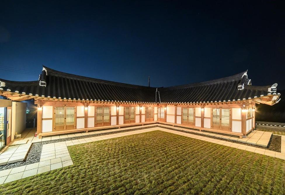 Wonhwaroo Villa Gyeongju Exterior photo